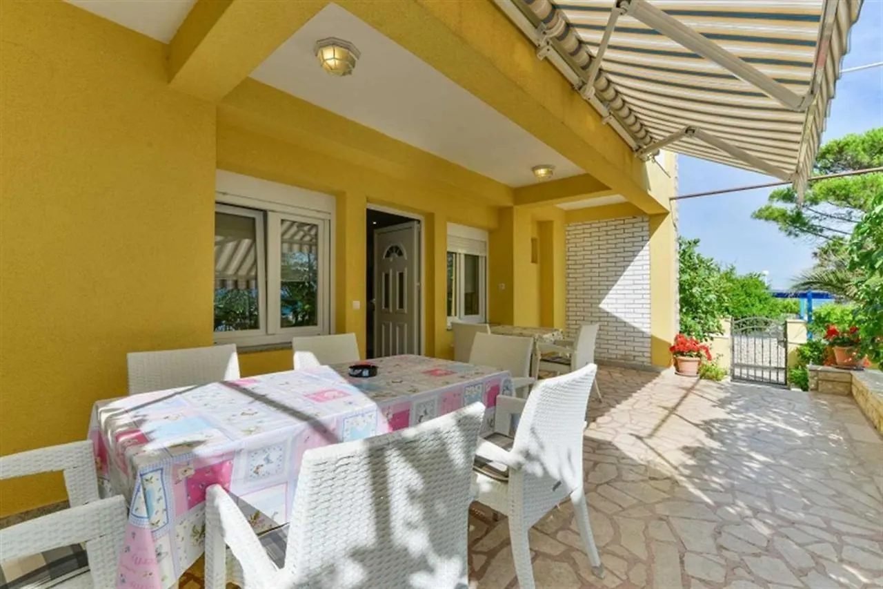 Apartment House Inga Вир