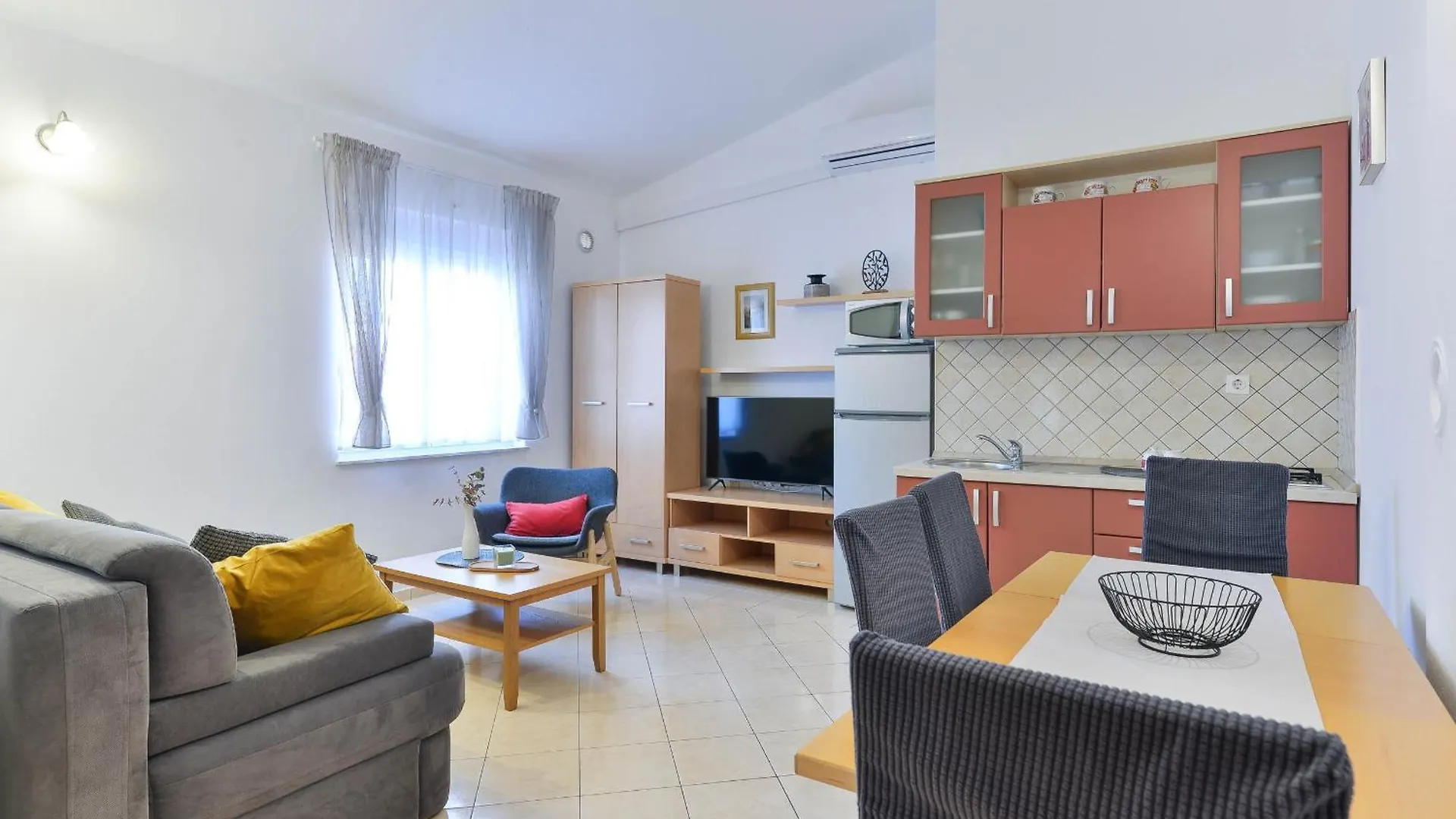 Apartment House Inga Вир