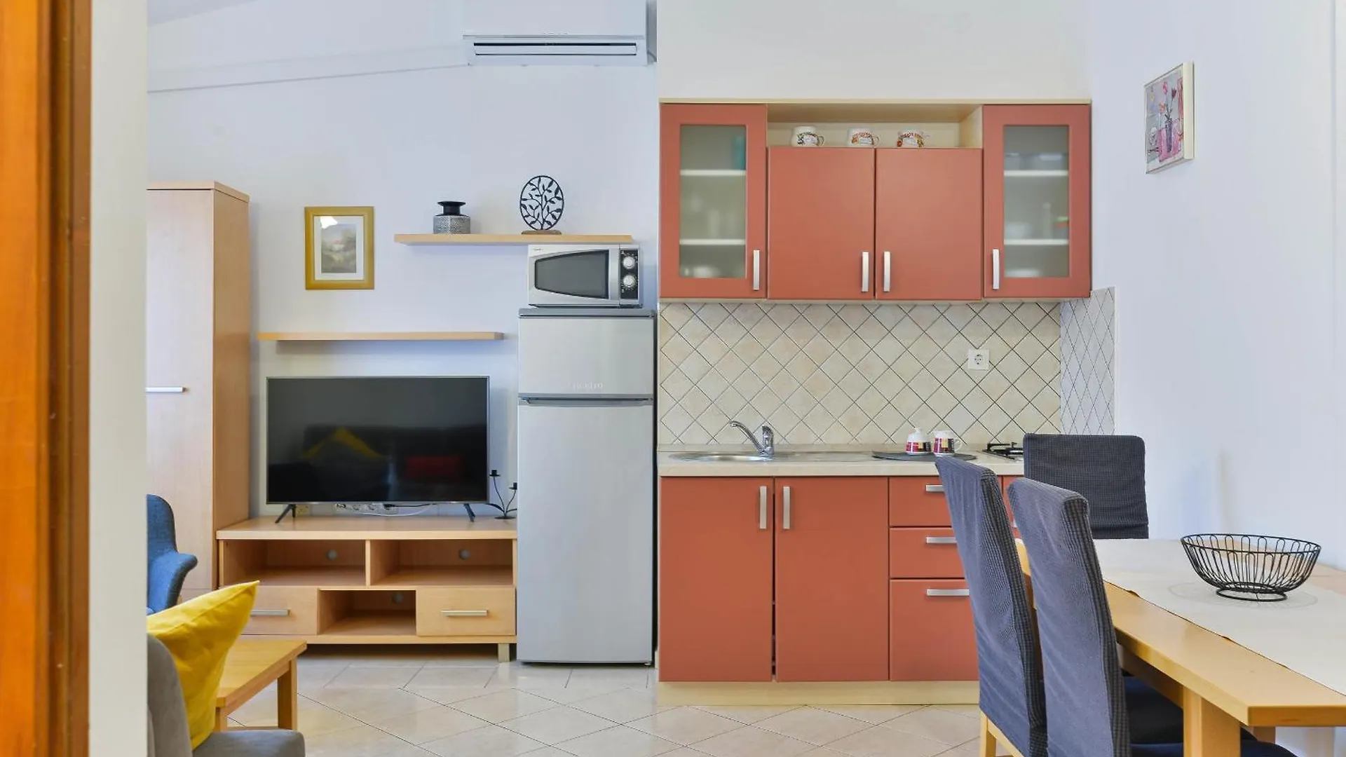 Apartment House Inga Вир