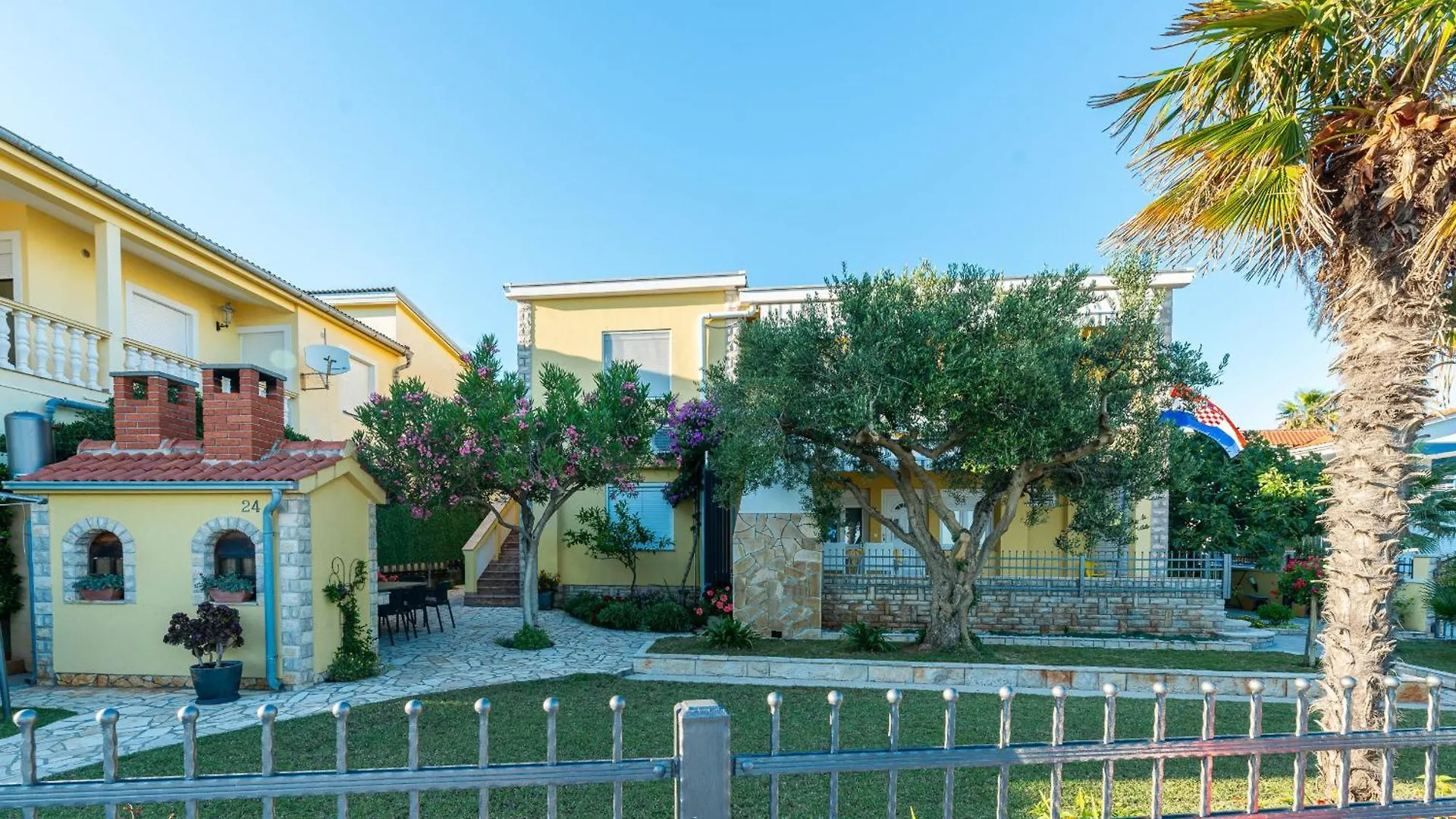 Apartment House Inga Вир