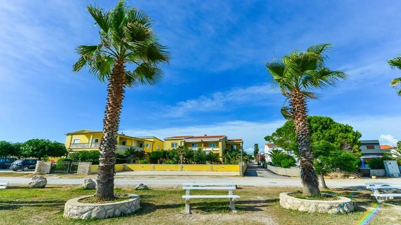 Apartment House Inga Вир