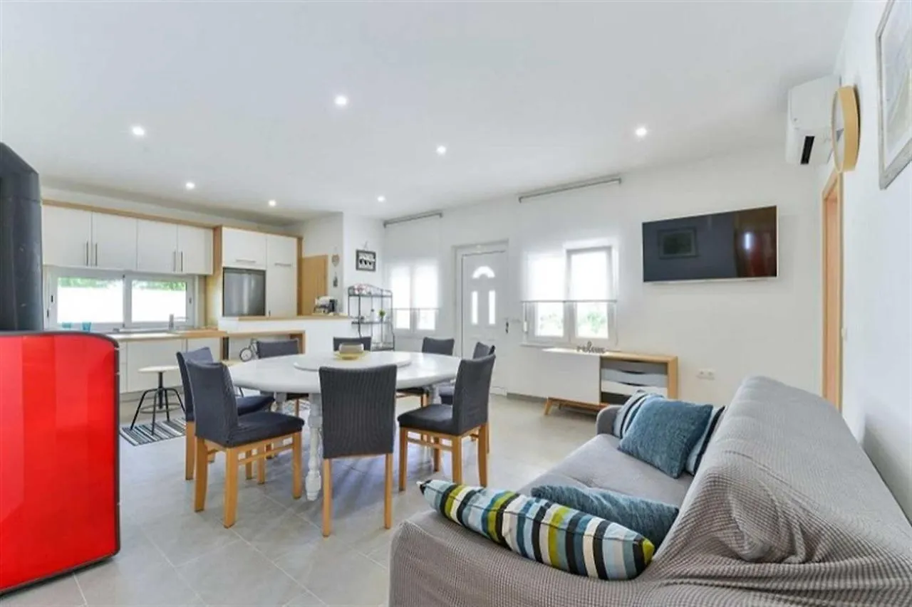 Apartment House Inga Vir