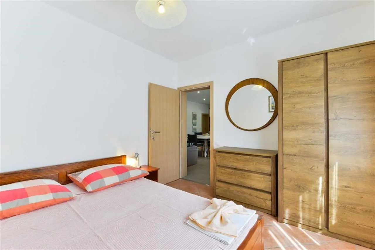Apartment House Inga Vir