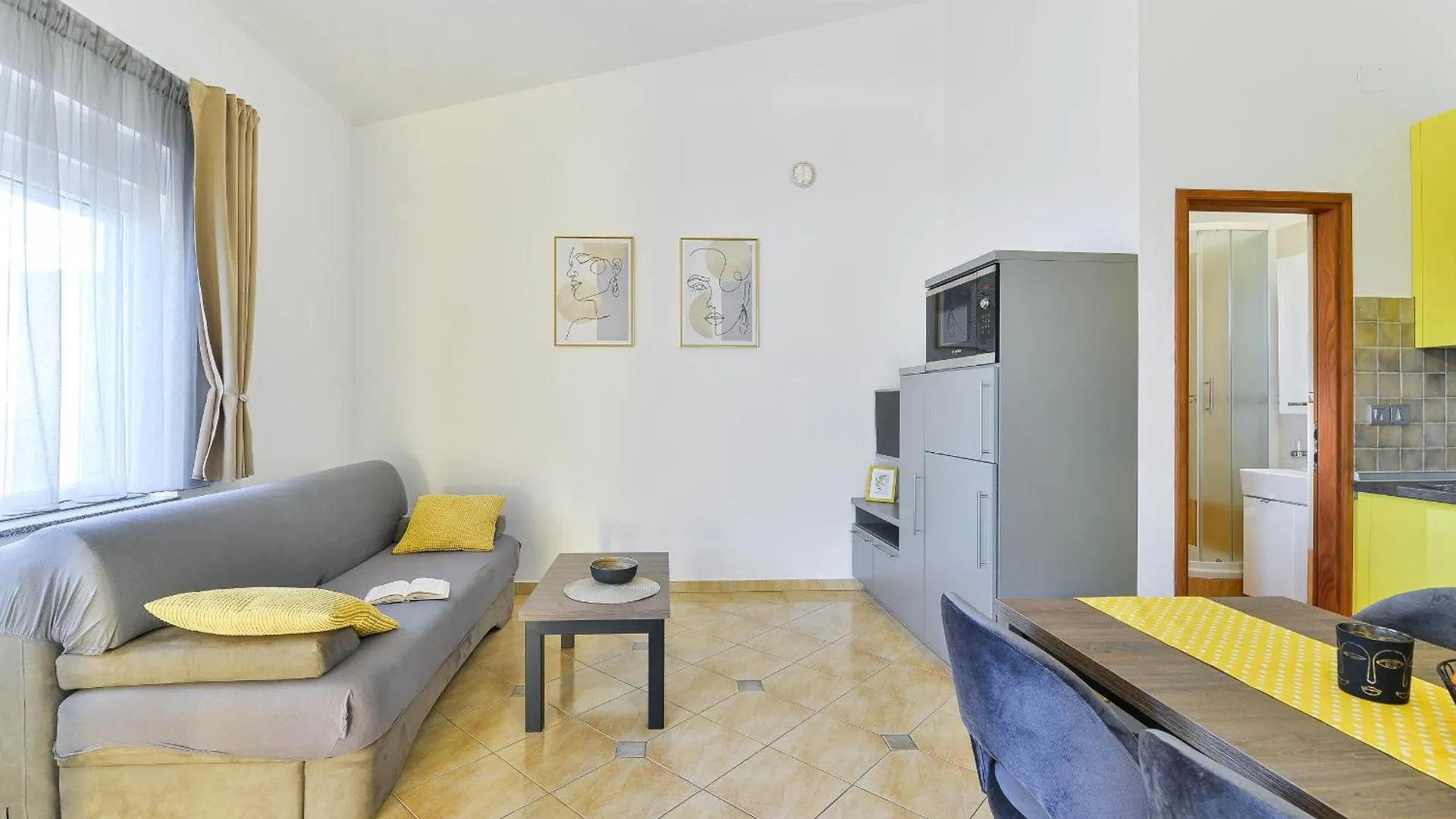 Apartment House Inga Vir 0*,