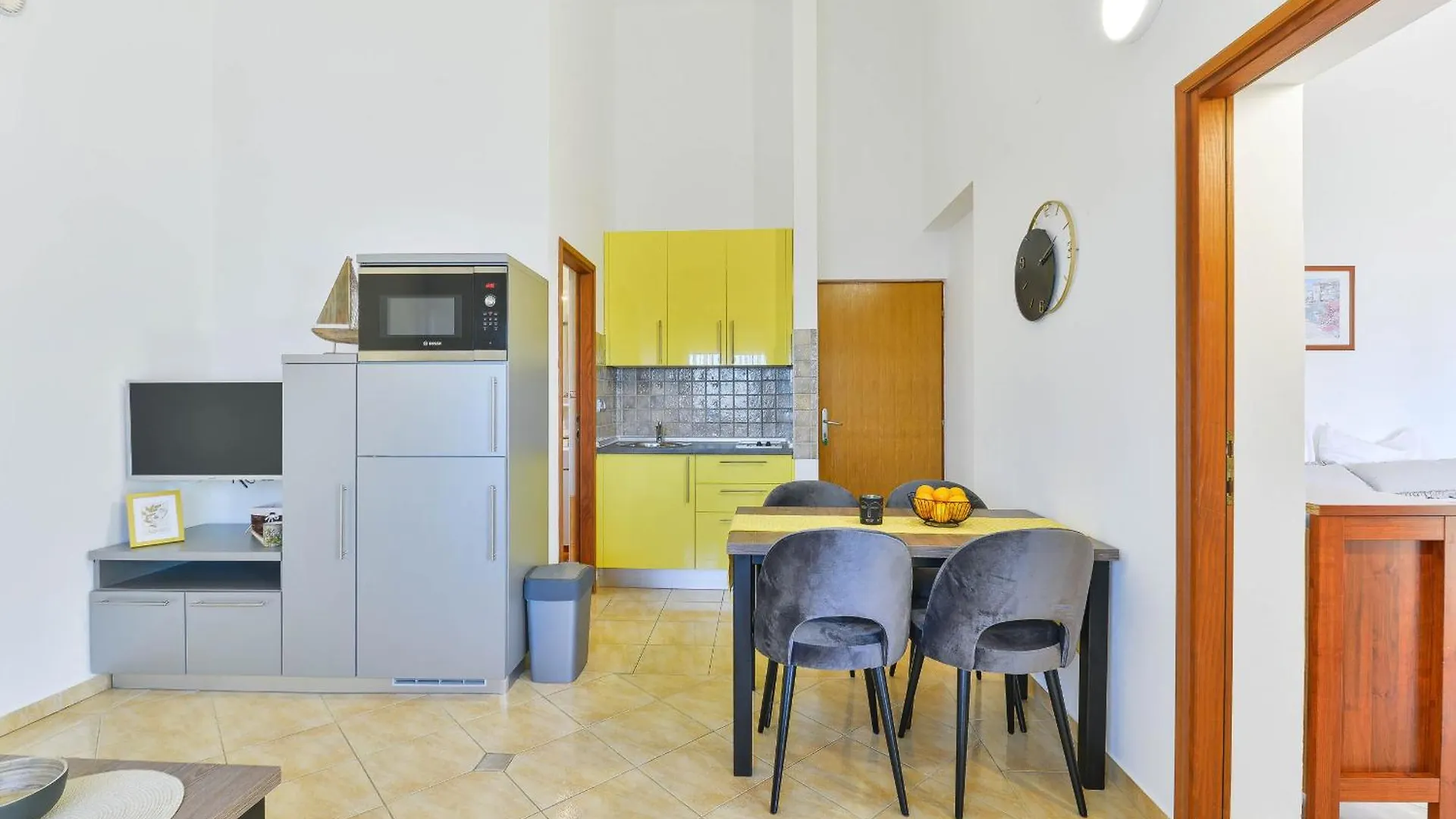 Apartment House Inga Vir 0*,